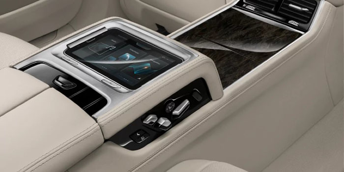 New 2018 BMW 7 Series COMPLETE CONTROL AT YOUR FINGERTIPS.