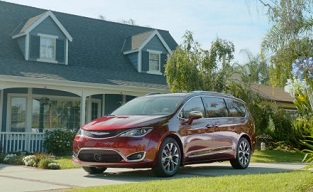 2018 Chrysler Pacifica Hybrid Premium REAR CROSS PATH DETECTION