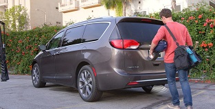 2018 Chrysler Pacifica Hybrid Premium HANDS-FREE POWER LIFTGATE