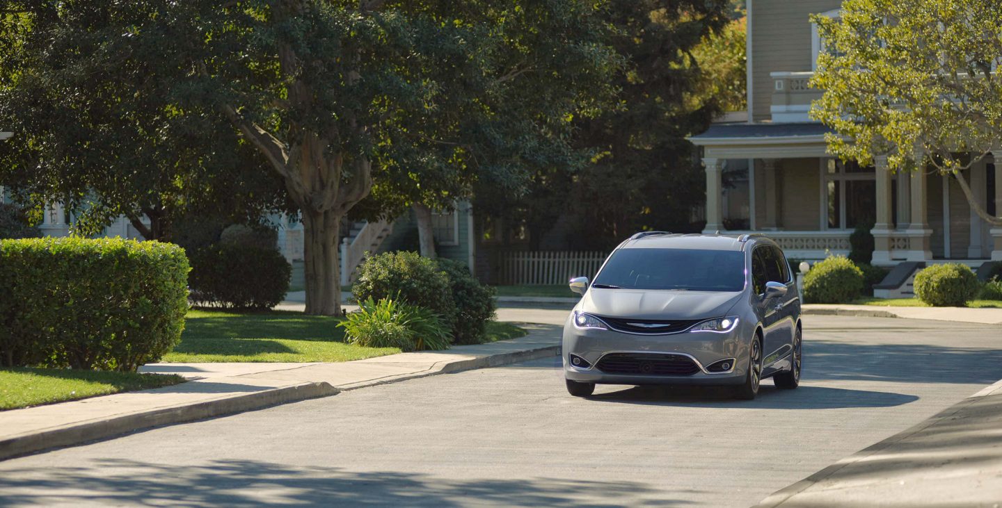 2018 Chrysler Pacifica Hybrid Exterior Gallery Image