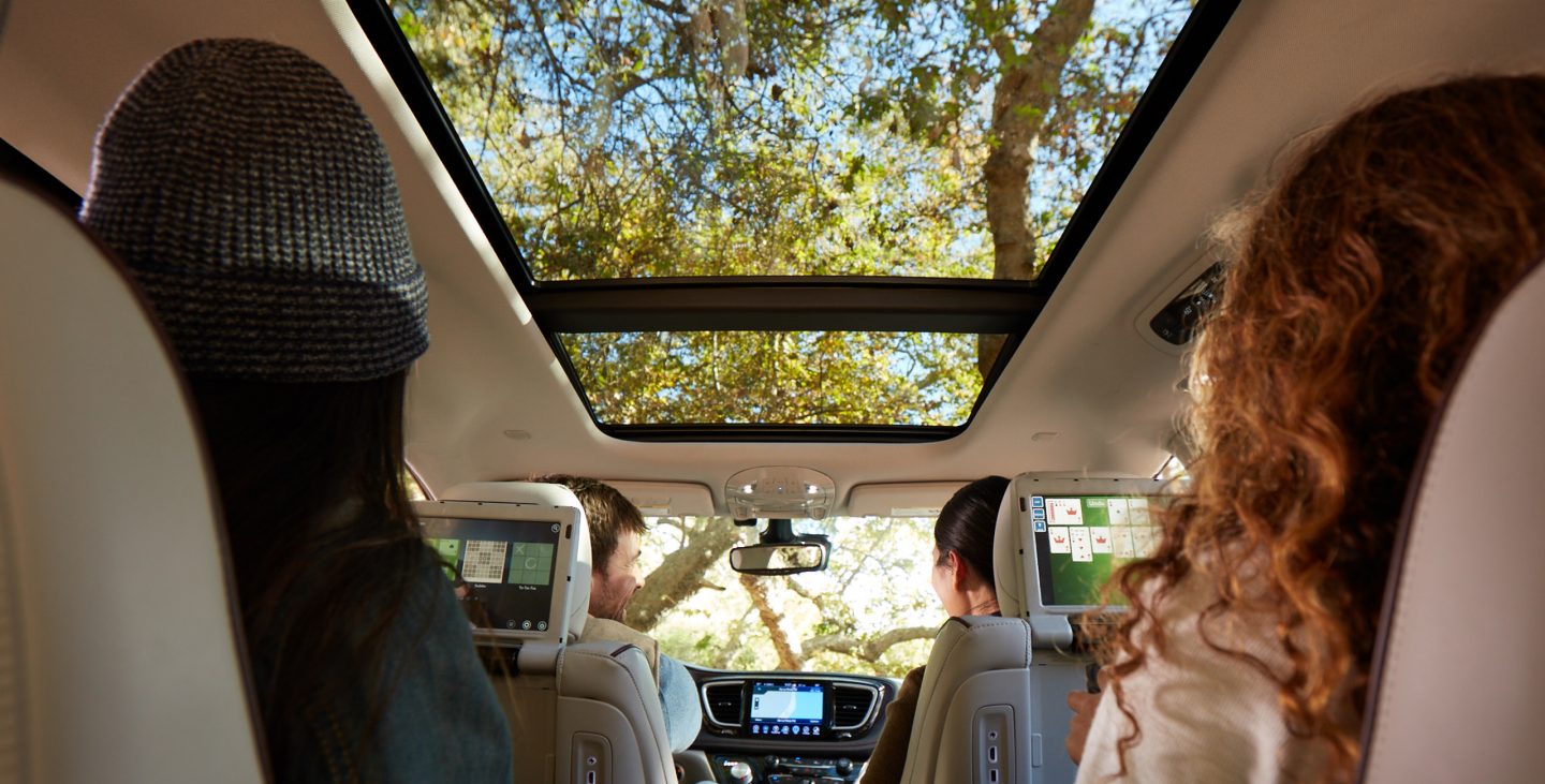 2018 Chrysler Pacifica Hybrid Interior Gallery Image