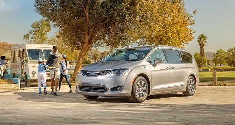 2018 Chrysler Pacifica Limited Exterior - DESIGNED WITH THE FAMILY IN MIND