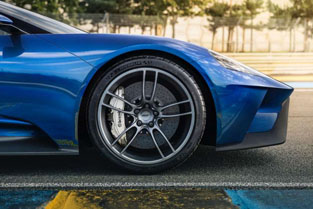 2018 Ford GT CARBON-CERAMIC BRAKES