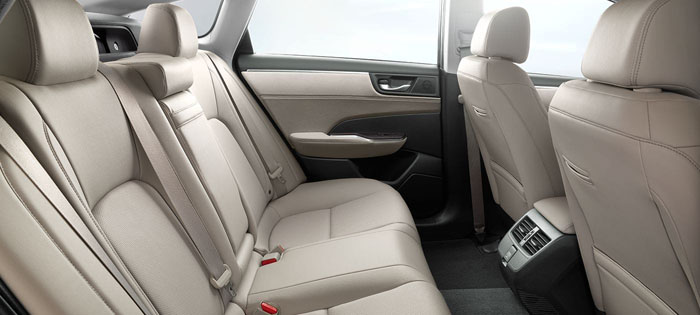 New 2018 Honda Clarity Plug-In Hybrid 60/40 SPLIT-FOLDING REAR SEATS
