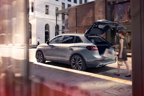 2018 Lincoln MKX HANDS-FREE POWER LIFTGATE