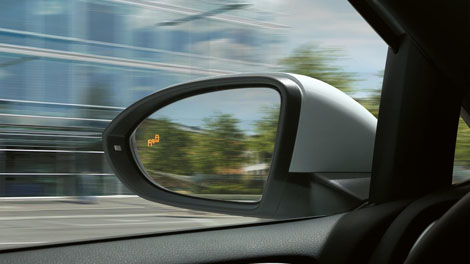 2018 Volkswagen Golf R Blind Spot Monitor