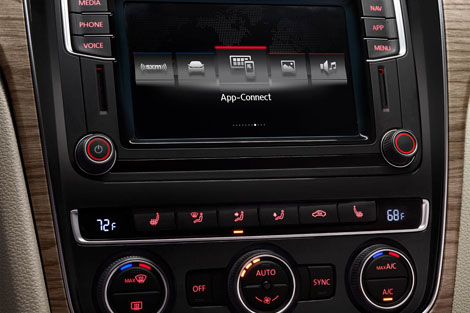 2018 Volkswagen Passat VW Car-Net Guide & Inform