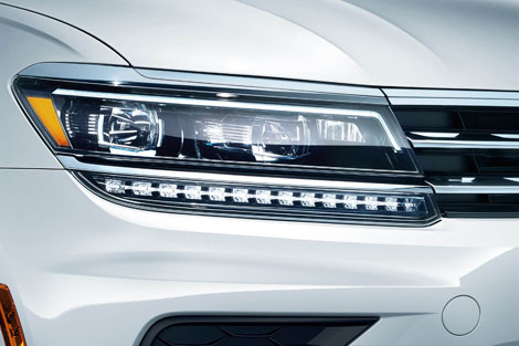 2018 Volkswagen Tiguan LED headlights with Adaptive Front-lighting System (AFS)