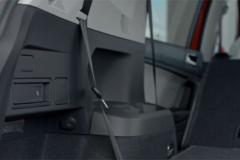 2018 Volkswagen Tiguan Seat Release Levers In Cargo Area